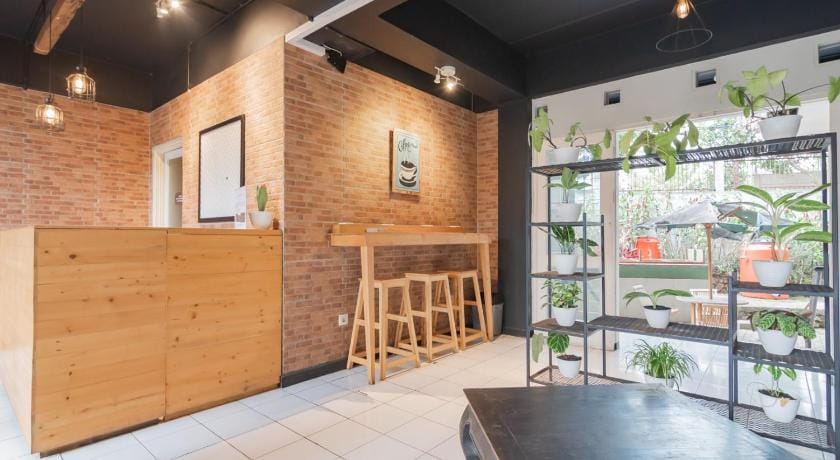 RedDoorz near Exit Toll Pasteur 5 Bed and Breakfast in Bandung