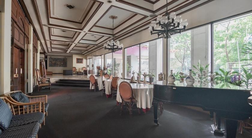 Istana Hotel Bandung Mitra RedDoorz Hotel in Bandung