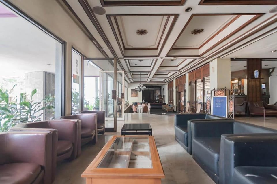 Istana Hotel Bandung Mitra RedDoorz Hotel in Bandung