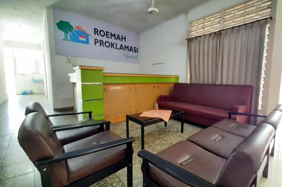 Roemah Proklamasi Syariah Mitra RedDoorz Hotel in Padang