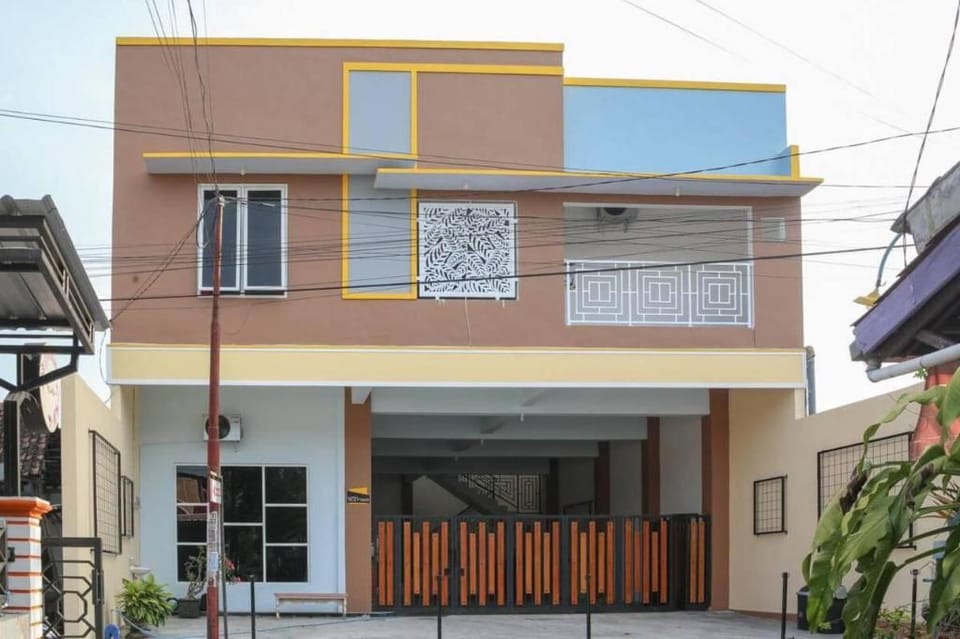 RedDoorz Syariah near Suncity Mall Madiun Hotel in East Java