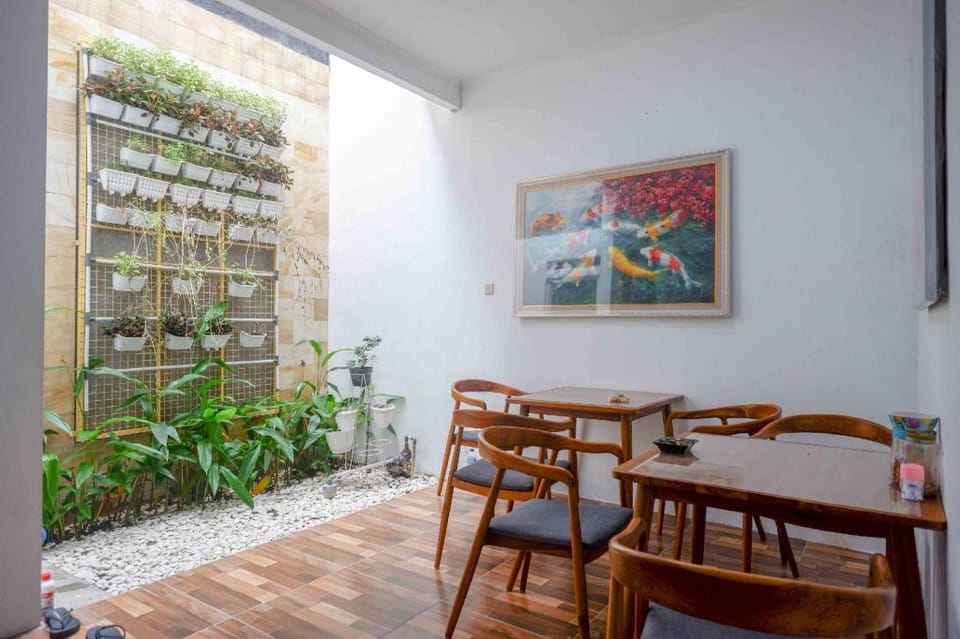 Omah Ninten Syariah Laweyan RedPartner Hostel in Special Region of Yogyakarta