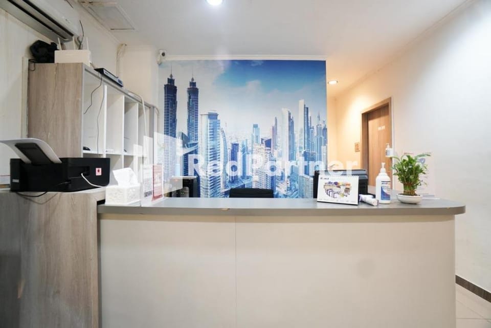 Eascot Hotel Mitra RedDoorz Hotel in South Jakarta City