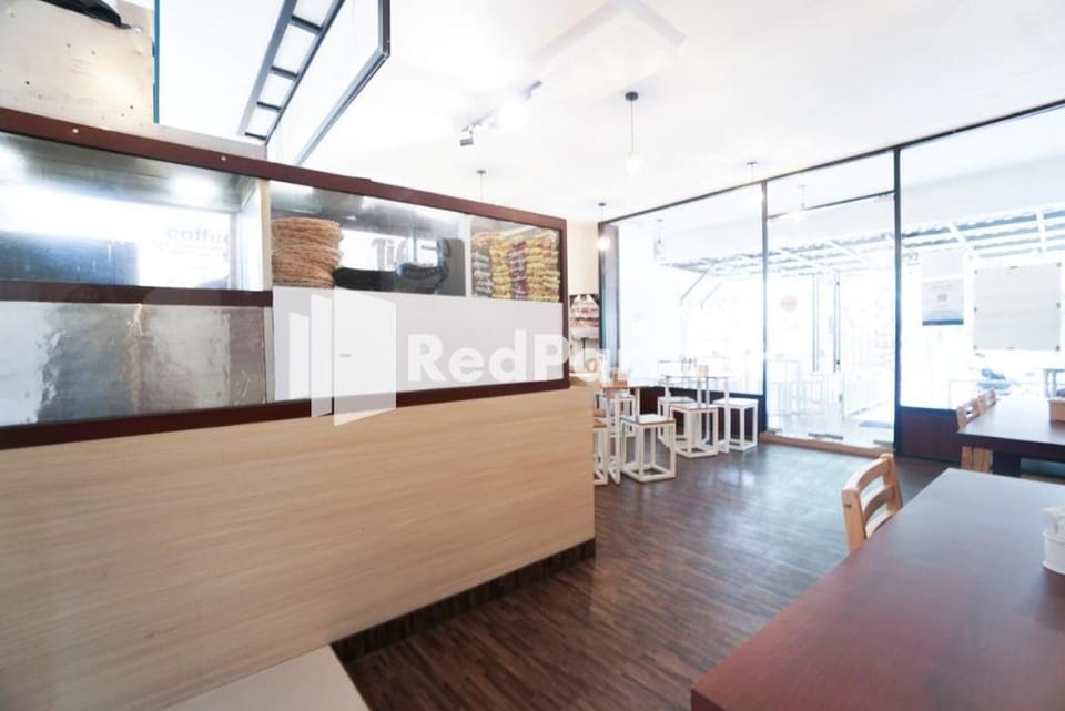 Eascot Hotel Mitra RedDoorz Hotel in South Jakarta City