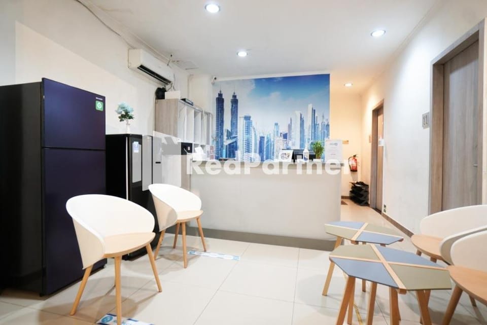 Eascot Hotel Mitra RedDoorz Hotel in South Jakarta City