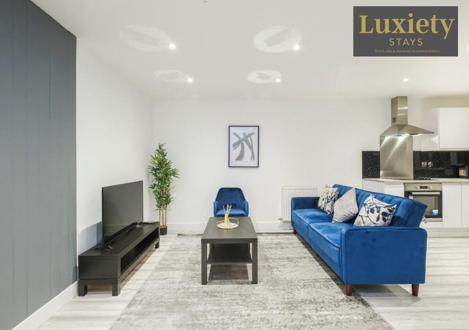 Stylish 1BR By Luxiety Stays Short Lets & Serviced Accommodation Southend on sea - Near High St & Southend Beach Apartment in Southend-on-Sea