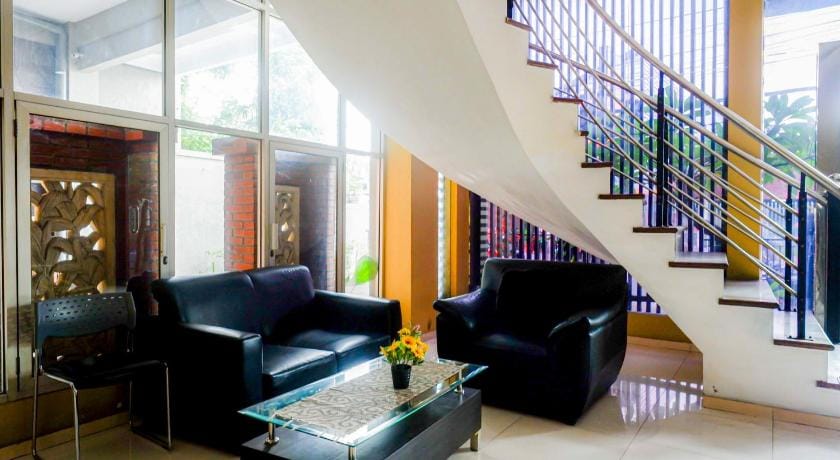 RedDoorz Plus near Amplaz Yogyakarta Hotel in Yogyakarta