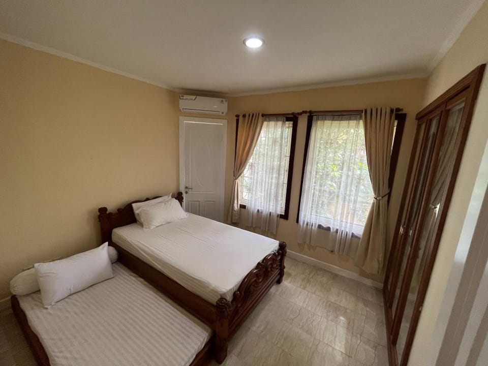 5BR Brightly Clean and Spacious Villa (10 Guests) Vacation rental in West Java