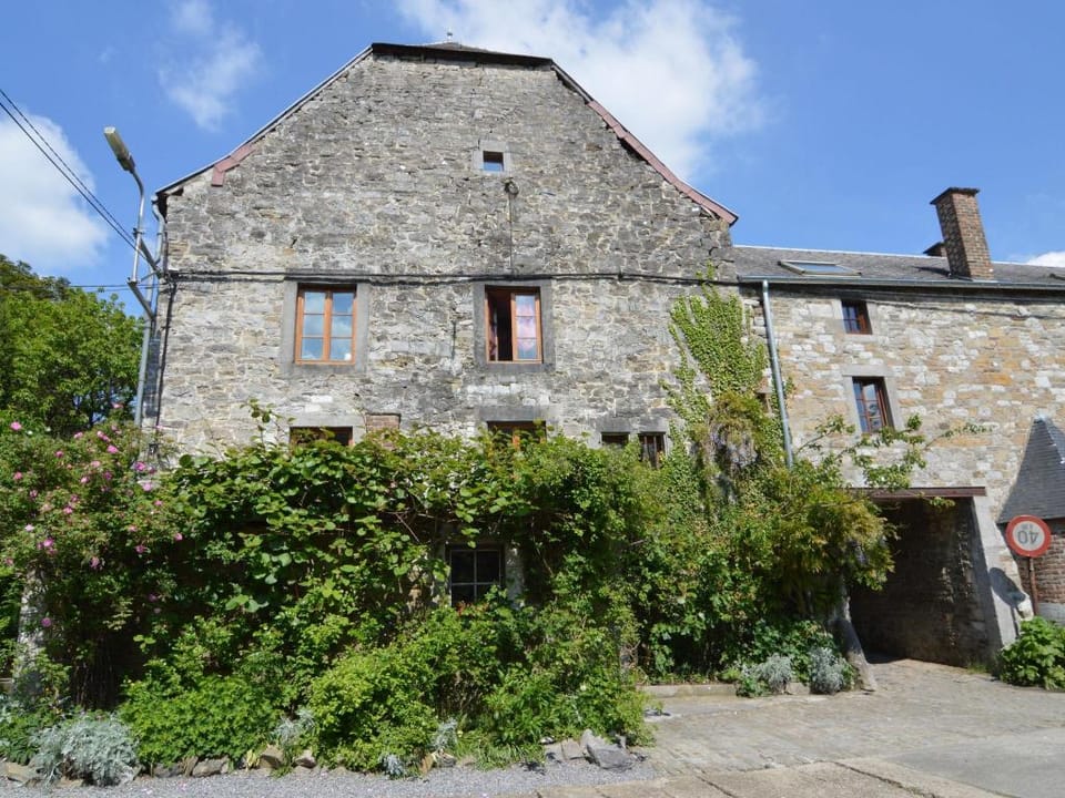 Elegant Stay, Comblain-Fairon Vacation rental in Wallonia, Belgium
