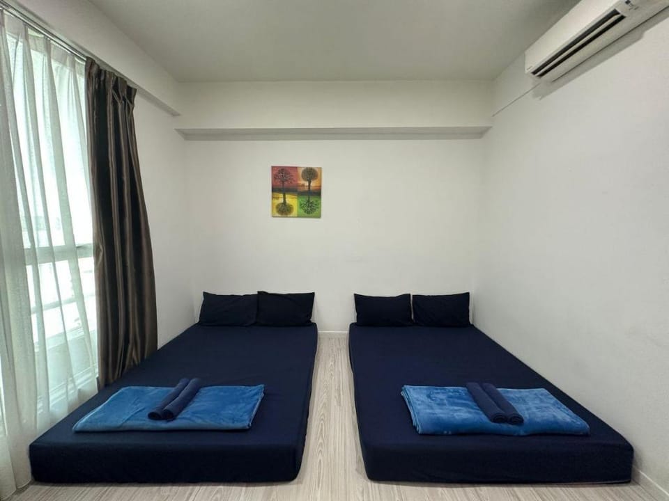KK CITY 4BR SUTERA AVENUE OPPOSITE IMAGO 13pax Apartment in Kota Kinabalu