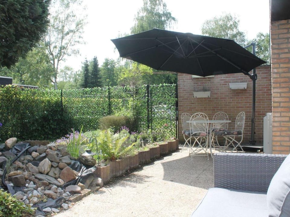Bright Holiday Home in Lanaken near Lake with Garden Vacation rental in Limburg (province)