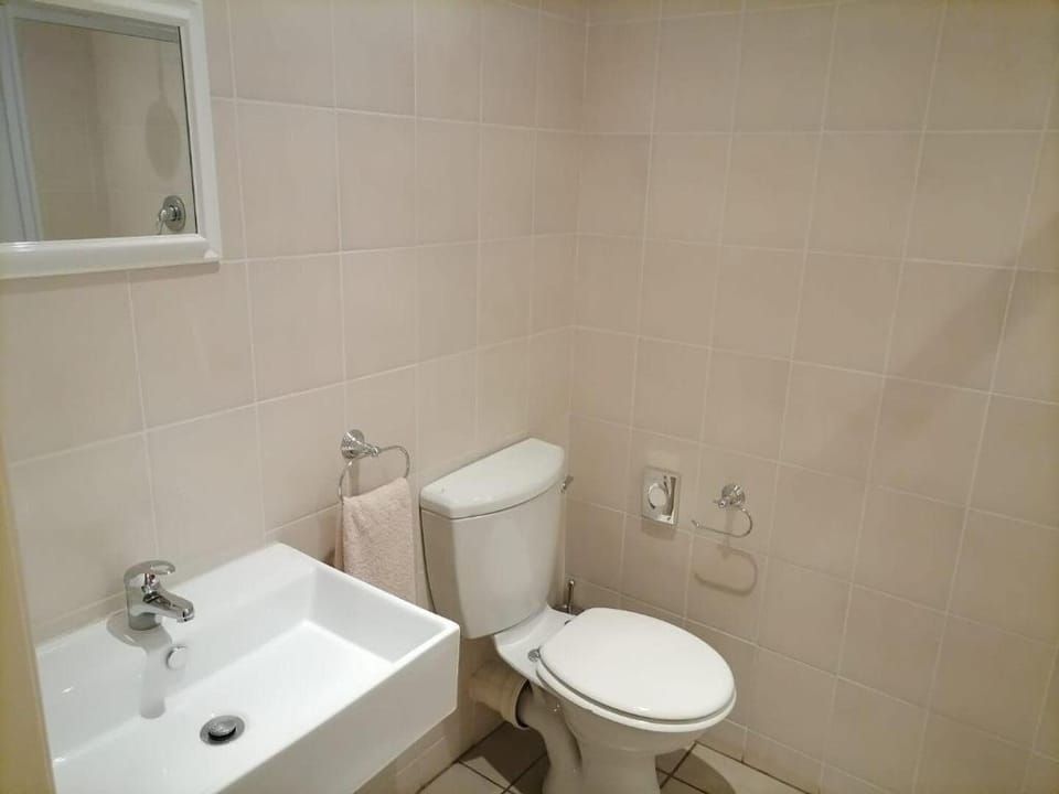 Welcoming 8-Bedrooms guesthouse with swimming pool Vacation rental in Gauteng