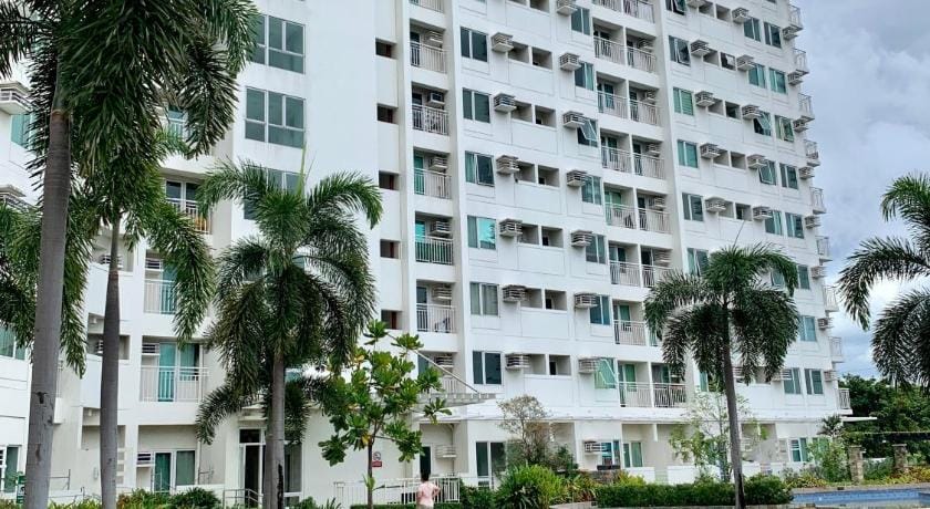 At Home Condo With Free Pool Access Vacation rental in Muntinlupa