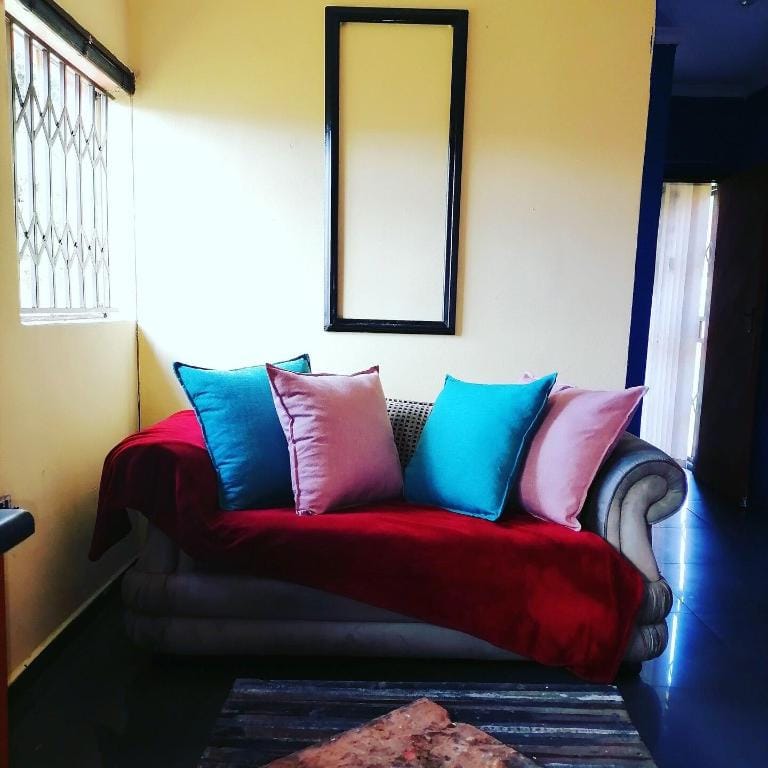 Stylish apartment in the heart of Roodepoortt Vacation rental in Roodepoort