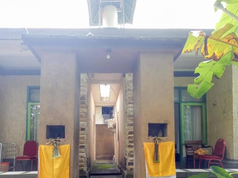 DATON HOUSE near Bali Zoo Ubud Mitra RedDoorz Hotel in Sukawati