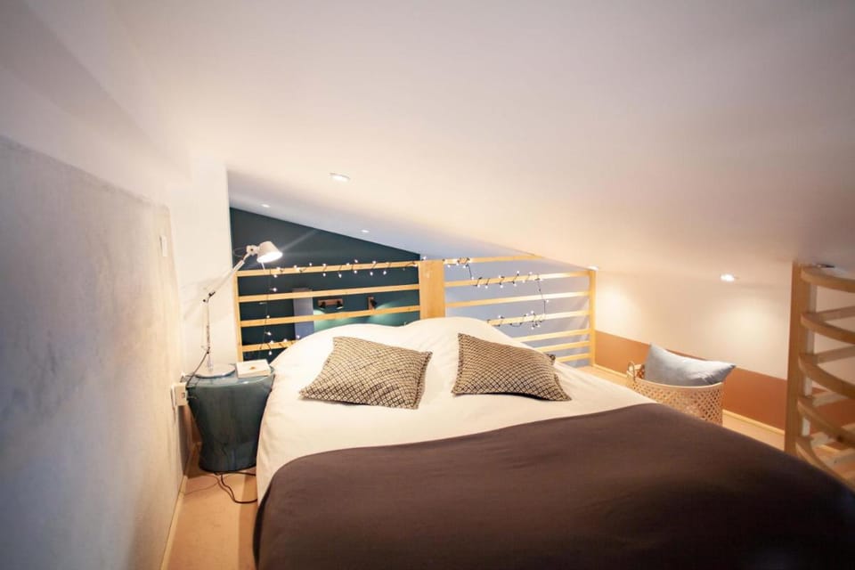 LYONEST chambre d'hôtes Bed and Breakfast in Lyon