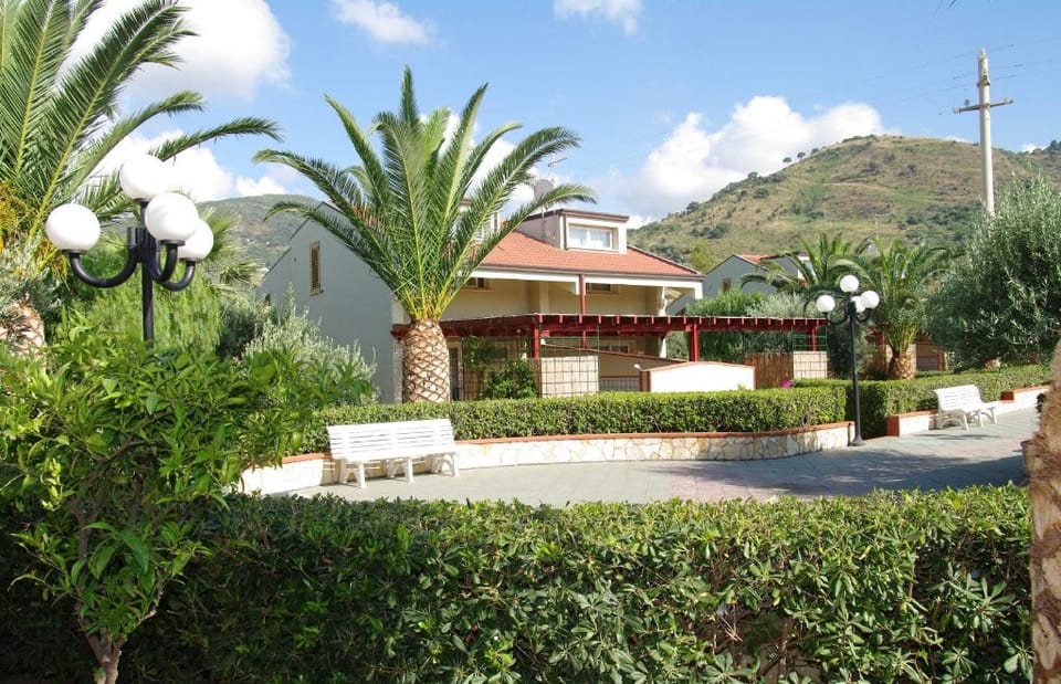 Beautiful apartment for 4 people in residence Apartment in Cefalu