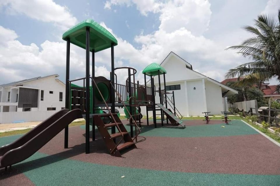 Naira Homestay, Wakaf Che Yeh, 4 Bilik 3 Aircond Vacation rental in Malaysia