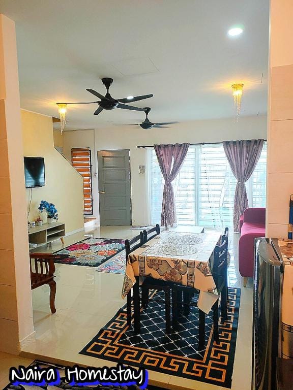 Naira Homestay, Wakaf Che Yeh, 4 Bilik 3 Aircond Vacation rental in Malaysia