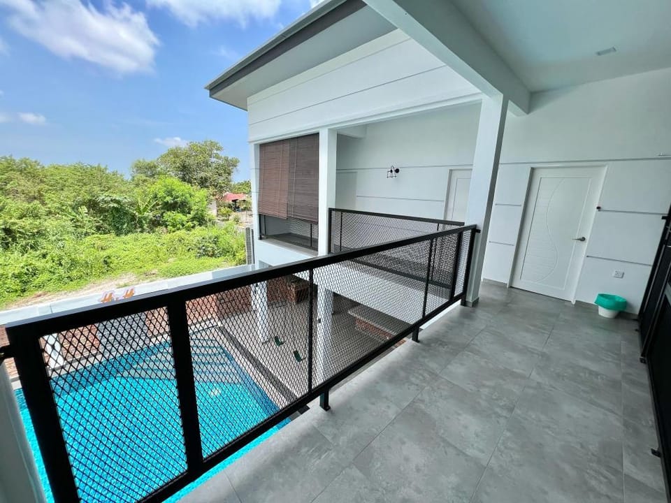 H&H 3 【Karaoke•Private Pool•BBQ•Steamboat•19 Pax】 Villa in Malacca