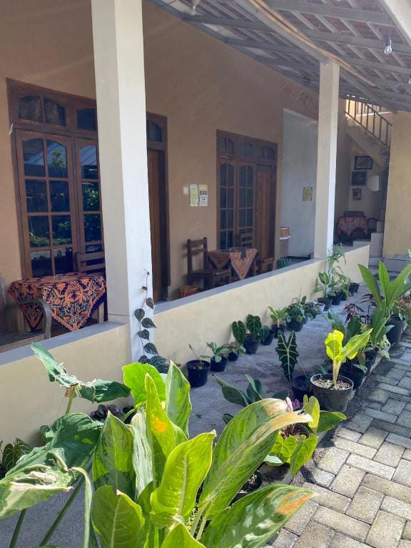 Sugih Waras Family Homestay Hotel in Batu
