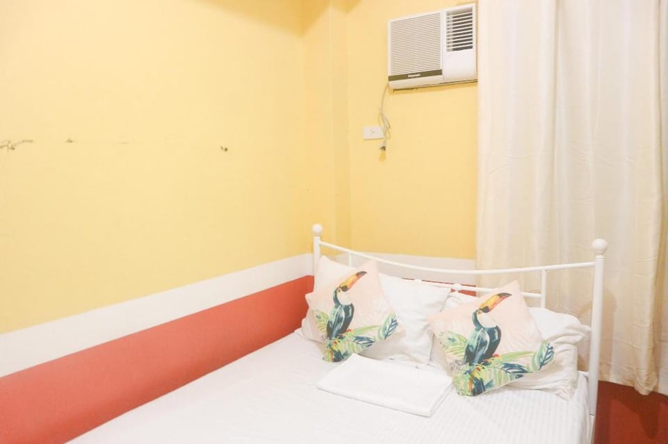 Iloilo Transient Rooms |BUDGET rooms for 9pax (U7) Apartment in Iloilo City