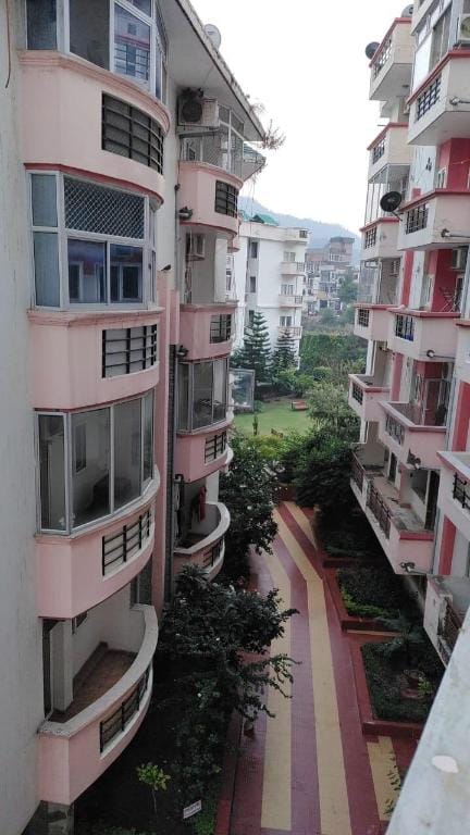 Lovely 1 bedroomed apartment in a green compound. Apartment in Rishikesh