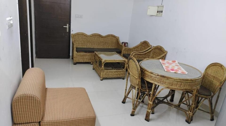 Lovely 1 bedroomed apartment in a green compound. Apartment in Rishikesh