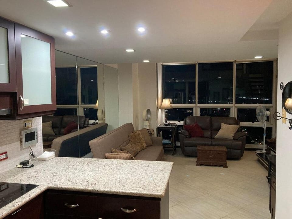 Ultima Rsdncs 23rd Flr WIFI & PARKING SPACE Apartment in Cebu City