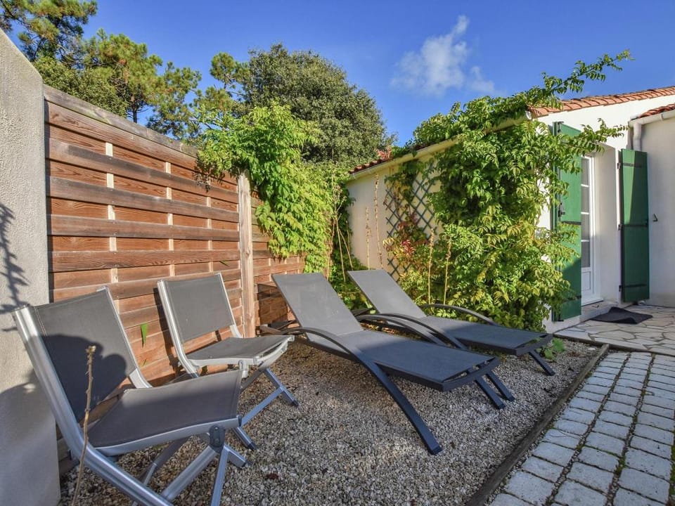 Modern Holiday Home in Sainte-Marie-de-Re near Sea Vacation rental in Sainte-Marie-de-Ré