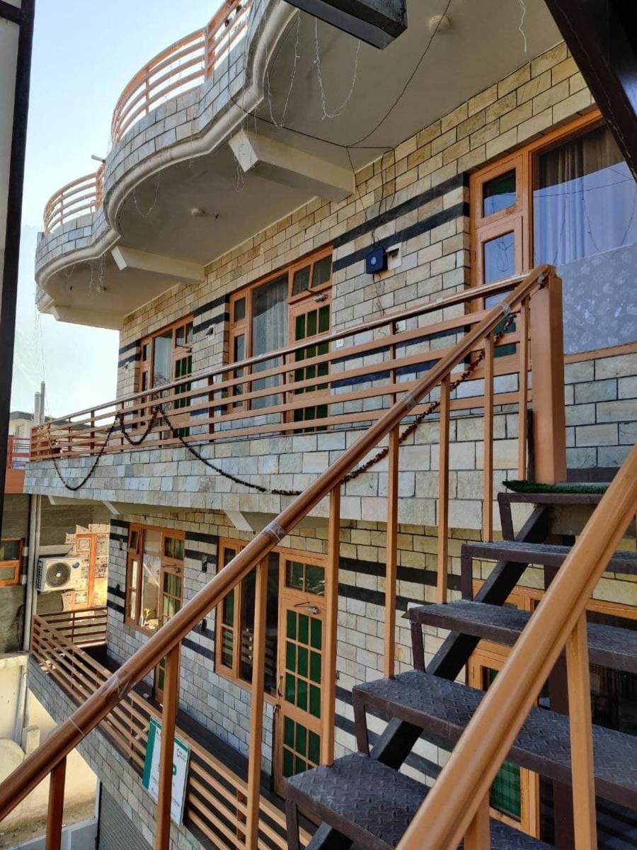 Mathan View Homestay - 3min Drive to Kullu-Manali Airport Vacation rental in Himachal Pradesh