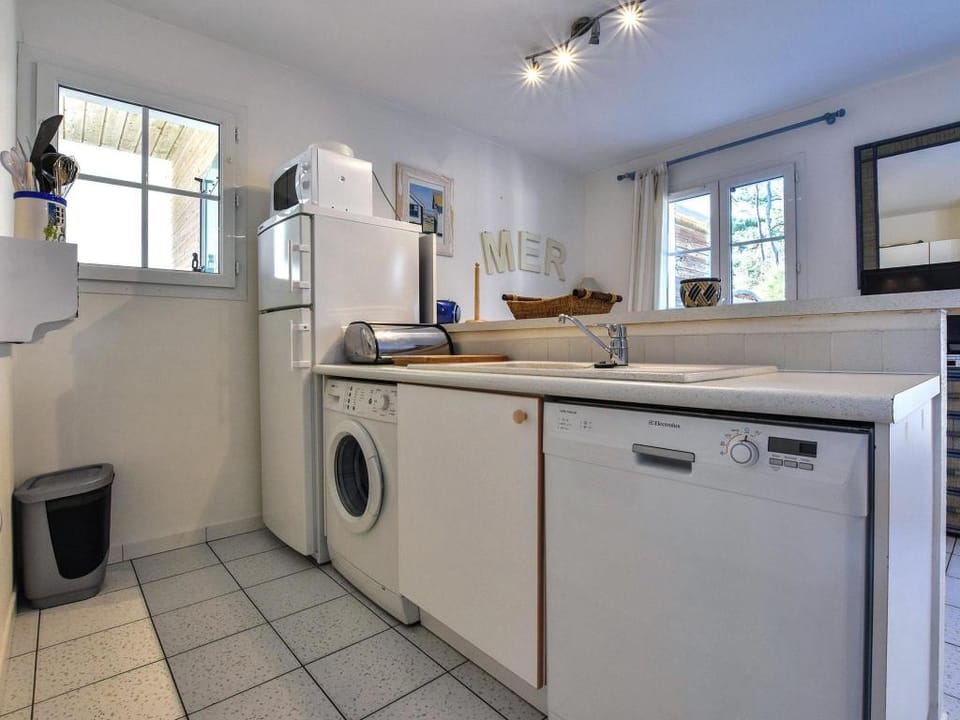 Old vacation home in Labaroche with jacuzzi Vacation rental in Sainte-Marie-de-Ré