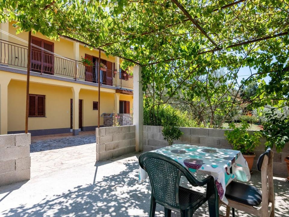 Secluded Apartment in Porec with Garden Apartment in Poreč