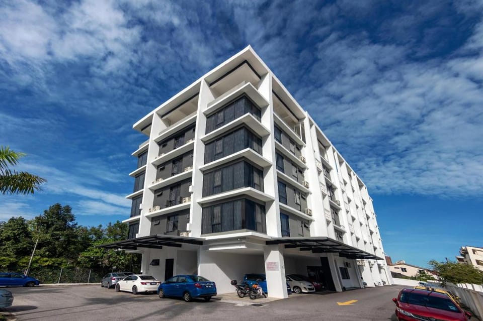 Scott Signature by ALV, Stylist HTL + Bathtub 439 Apartment in George Town