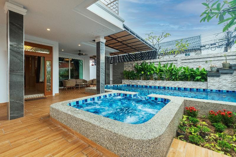 Grand Gala Villa, Pool/Sauna/Jacuzzi/Karaoke Villa in Pattaya City