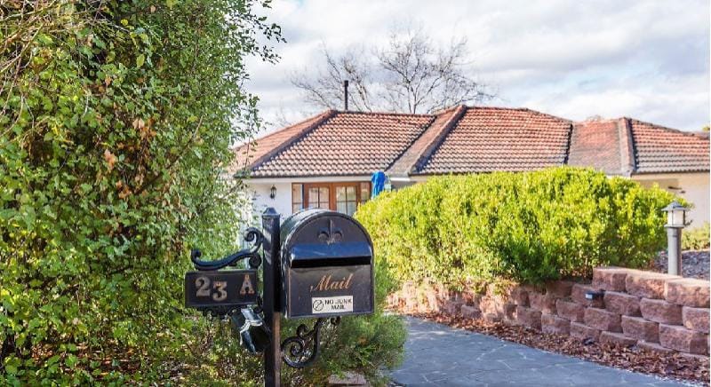 Private suburban apartment (1BR) with private deck Apartment in Canberra