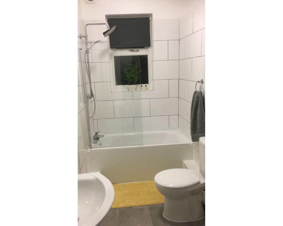 Central Wigan welcoming Townhouse sleeps up to 6 Apartment in Wigan
