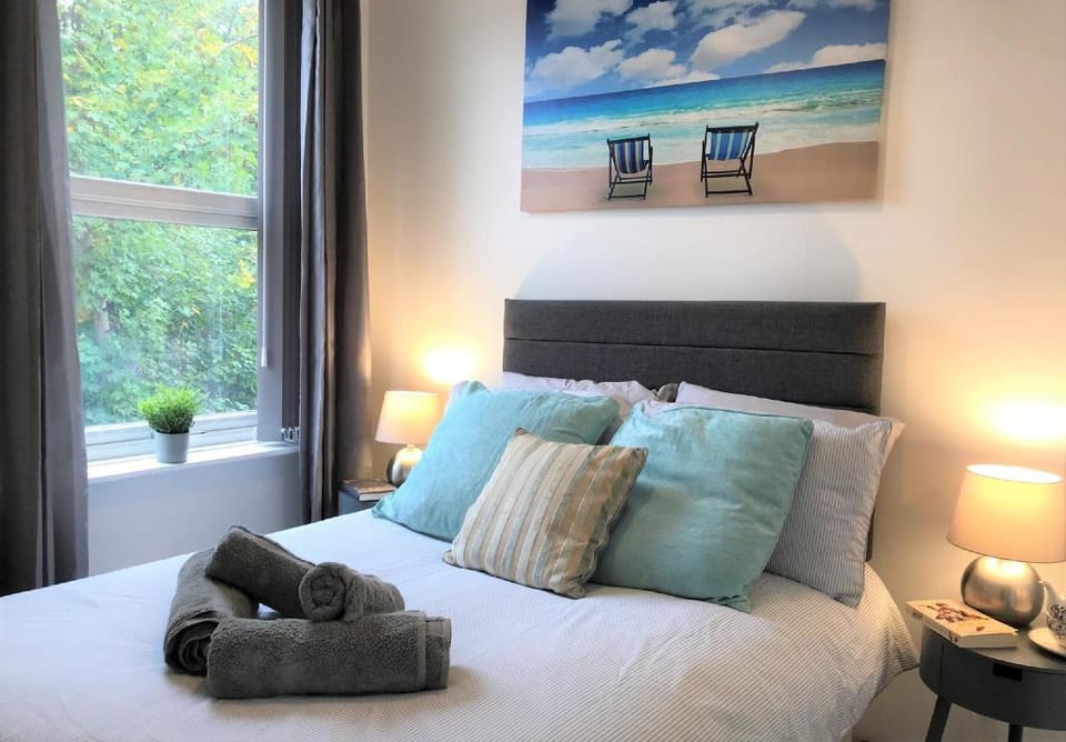 Central Wigan welcoming Townhouse sleeps up to 6 Apartment in Wigan