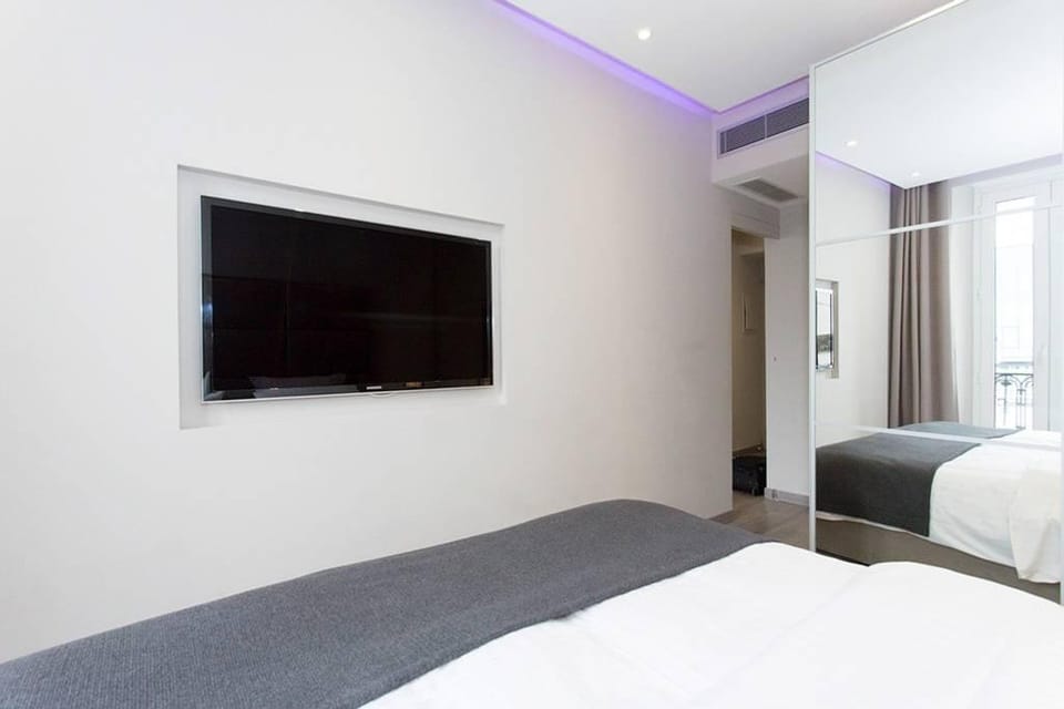 One bedroom in front of the Palais! Apartment in Cannes