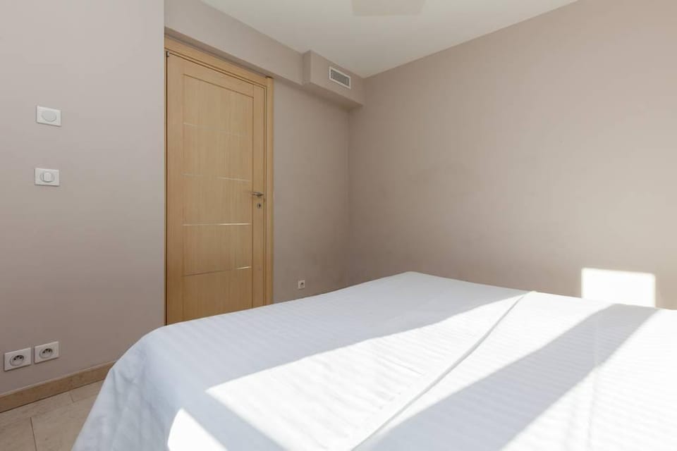 Three bedrooms:  200m from Croisette Apartment in Cannes
