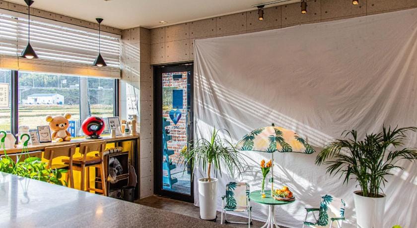 Geojae Beach Blue Aegyeon Pension Bed and Breakfast in South Korea