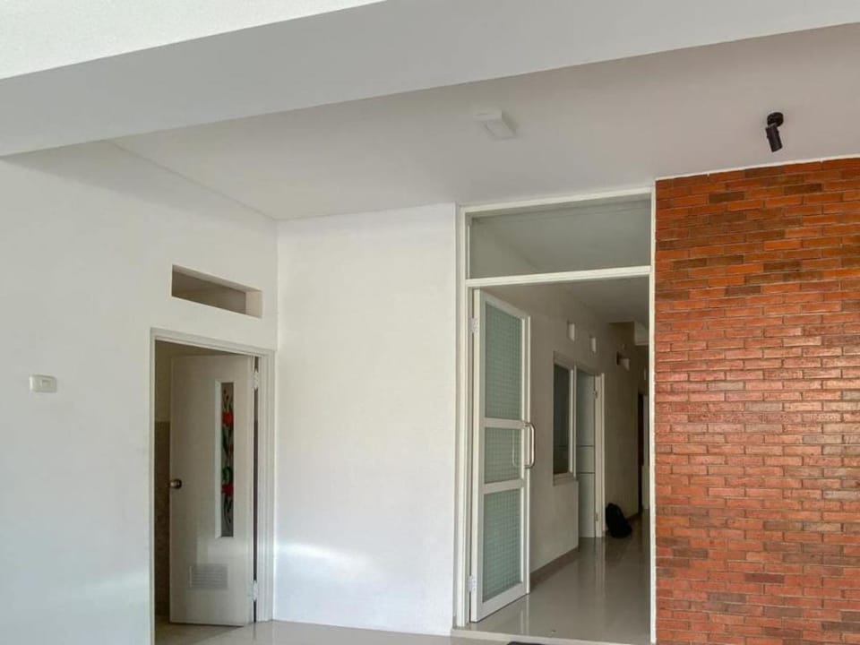 Nipa Guest House near Universitas Widyagama Mitra RedDoorz Hotel in East Java