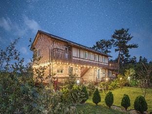 Seogwipo J&J Pension Bed and Breakfast in South Korea