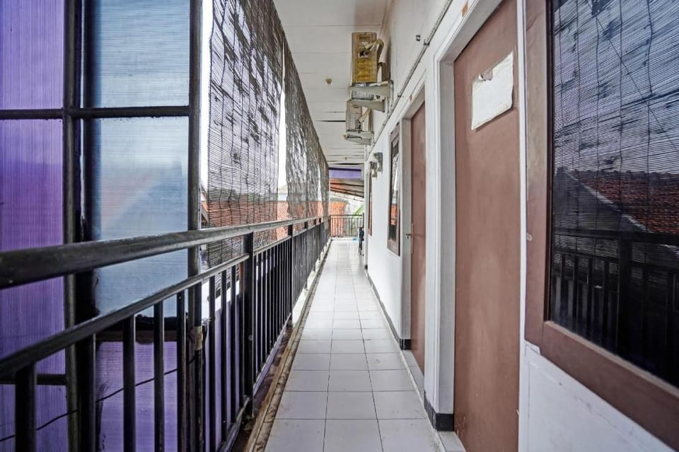 OYO 90790 Royale Nias Hotel in Surabaya