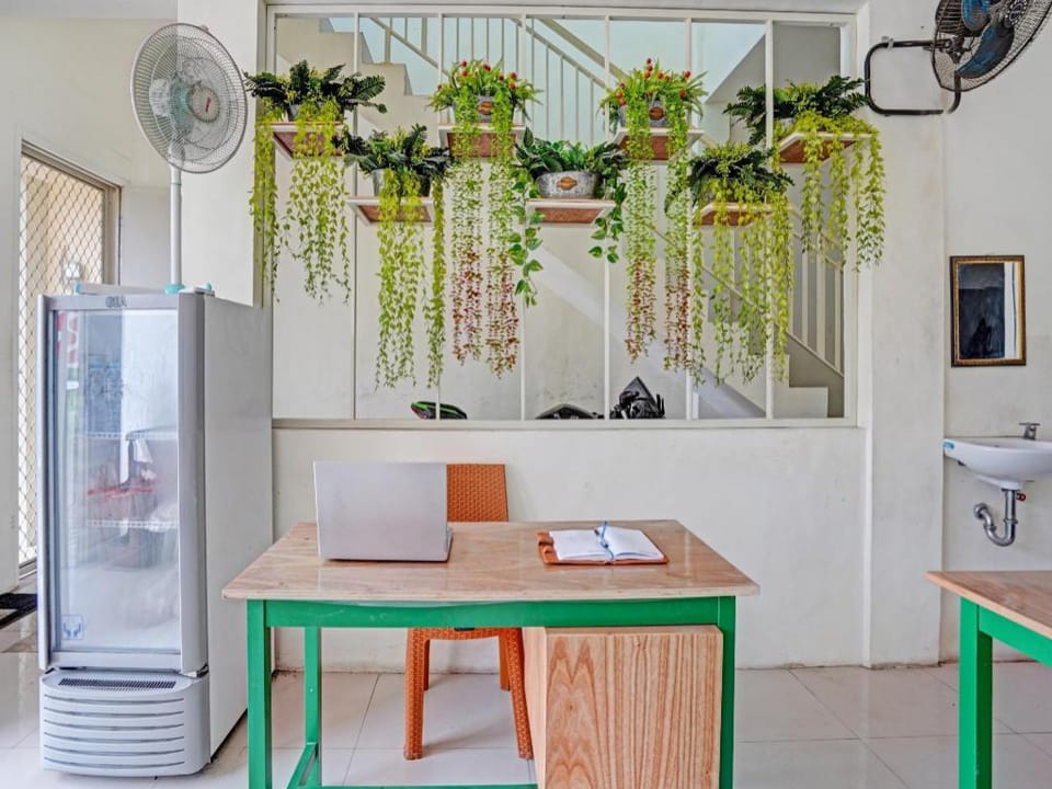 OYO 90794 Kostel Bunda Waru Syariah Hotel in Surabaya