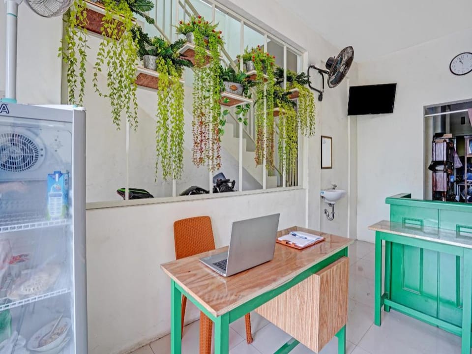 OYO 90794 Kostel Bunda Waru Syariah Hotel in Surabaya