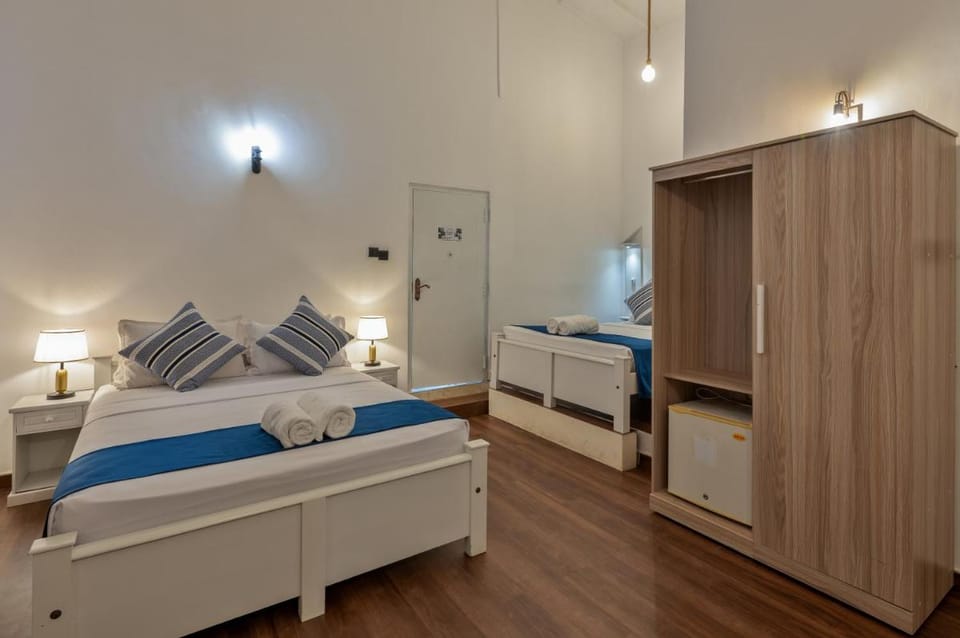 The Empyrean Airport Transit Hotel- 5 Mins from the Airport, Free Airport Pick or Drop, 24 Hr Front Desk Hotel in Negombo