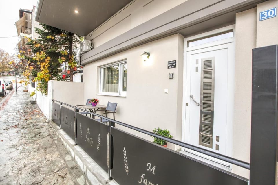 Del Sol #1 Meteora Luxurious Family Suites Apartment in Kalabaka
