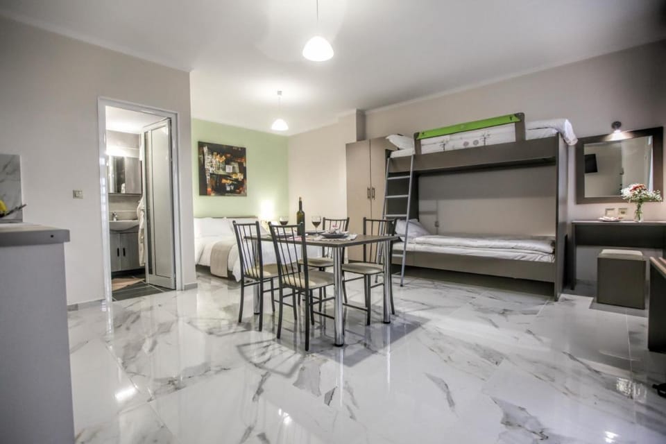 Del Sol #2 Meteora Luxurious Family Suites Apartment in Kalabaka