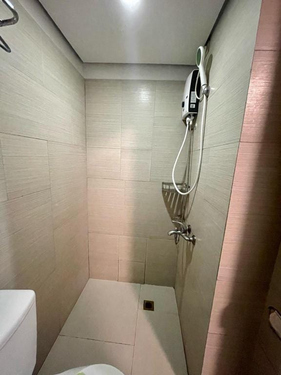 Affordable staycation in Alabang  with pool access Apartment in Muntinlupa